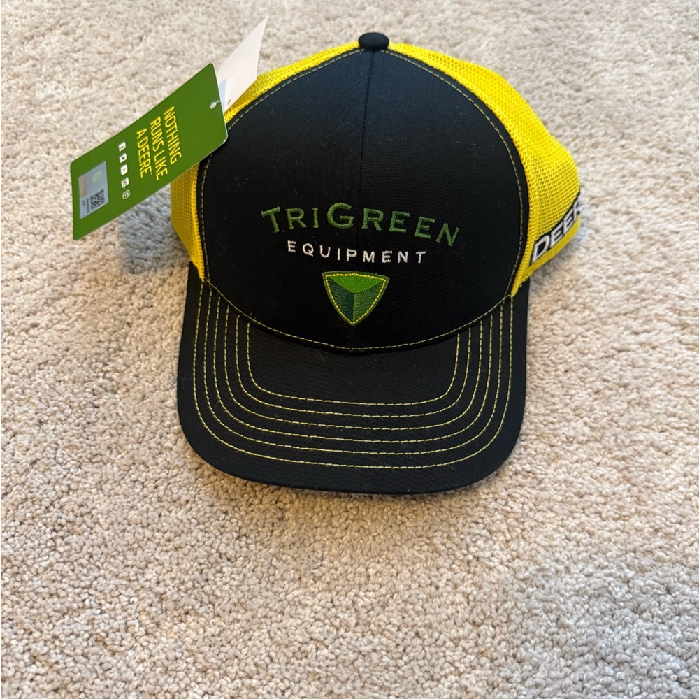 John Deere hat NWT TriGreen equipment